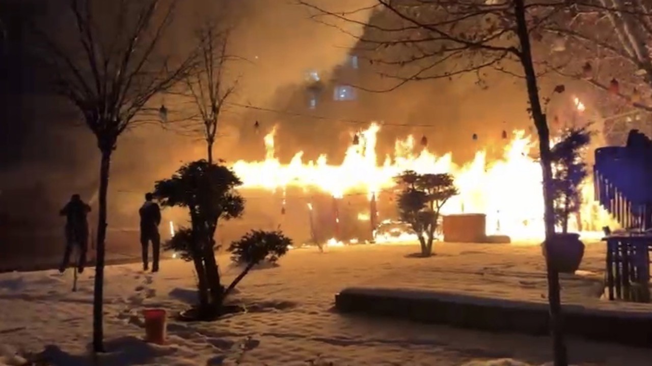 Diyarbakır’da kafede yangın paniği
