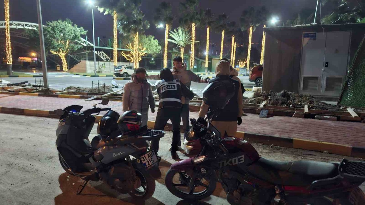 İskenderun polisi soğuk havada asayiş için sahada
