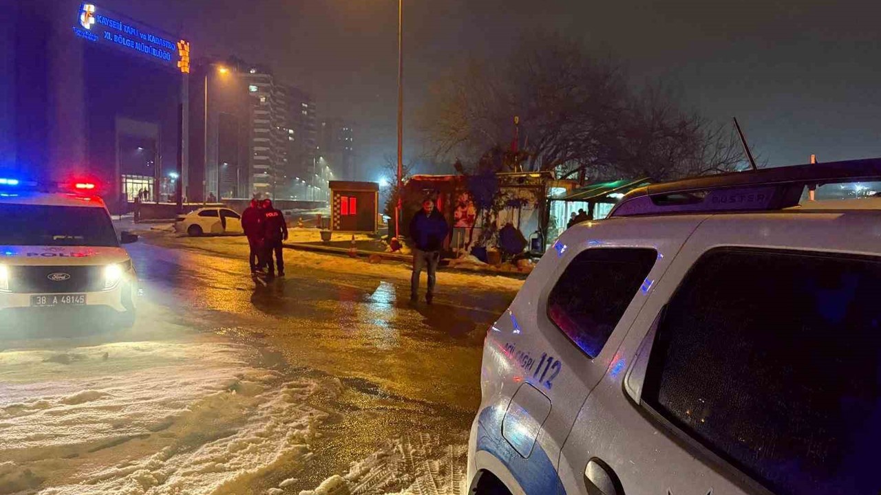 Kayseri’de oğlu, babasının büfesini kurşunladı
