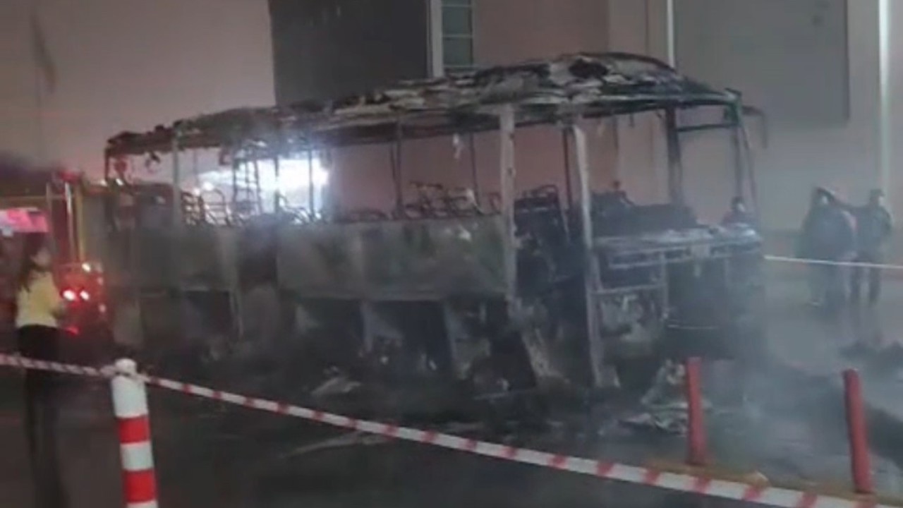 Otobüs alev topuna döndü
