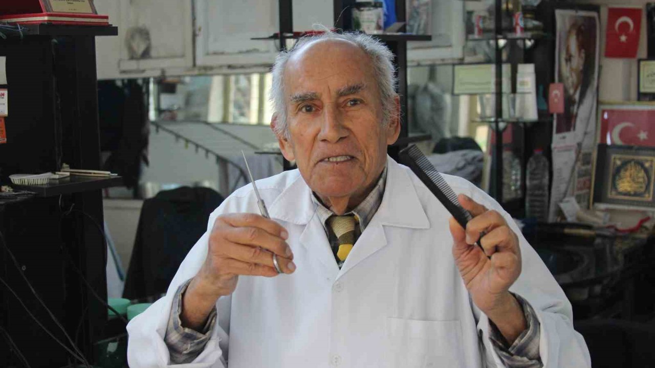 80 yaşında, 66 yıldır berber
