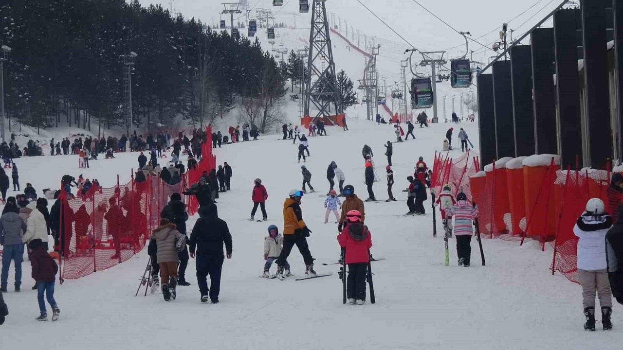 Palandöken’de kayak coşkusu
