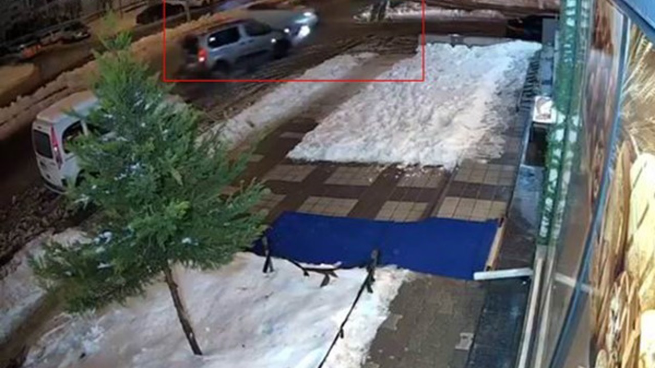 Diyarbakır’da 6 aracın karıştığı zincirleme kaza kamerada: 3 yaralı
