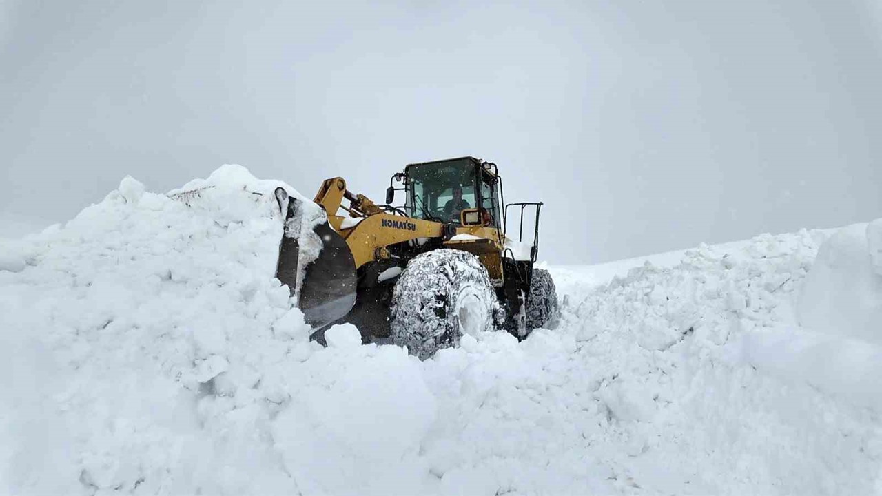 Bingöl’de 56 köy yolunda çalışmalar sürüyor
