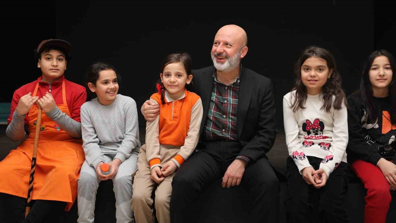 Başkan Çolakbayrakdar: Evlatlarımız tatilde eğlenirken öğreniyor"
