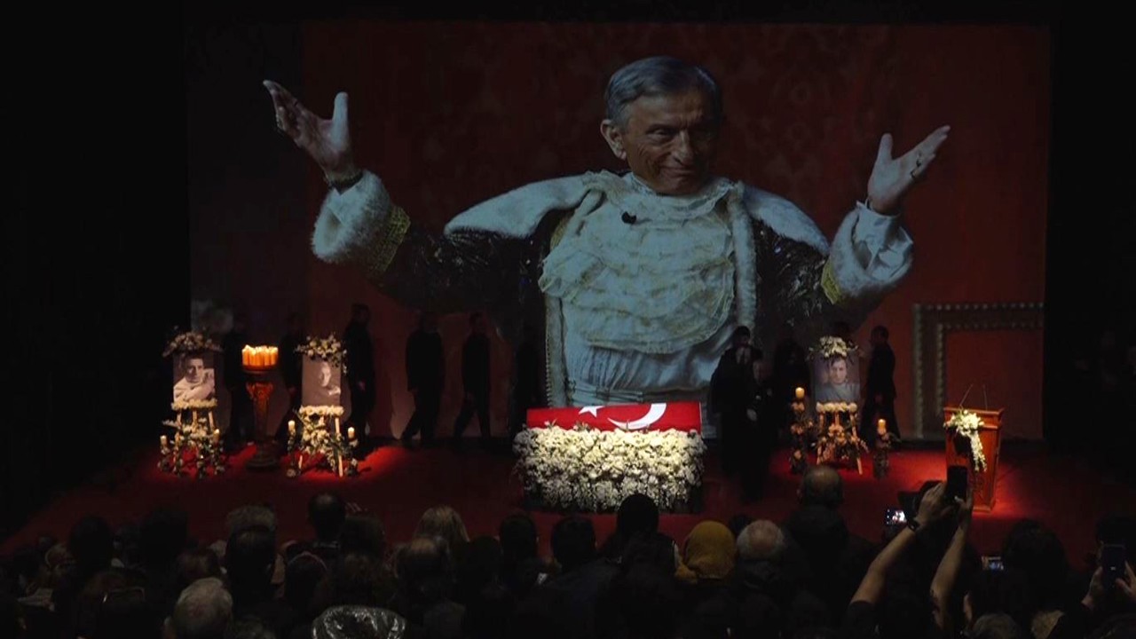 Usta tiyatrocu Haldun Dormen için Harbiye’de tören düzenlendi
