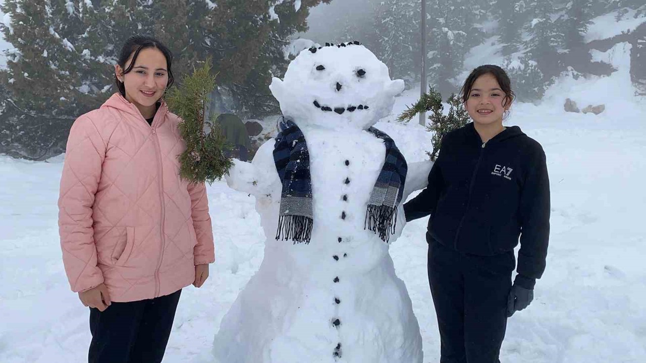 Mersin’in yüksek kesimlerinde kar sevinci
