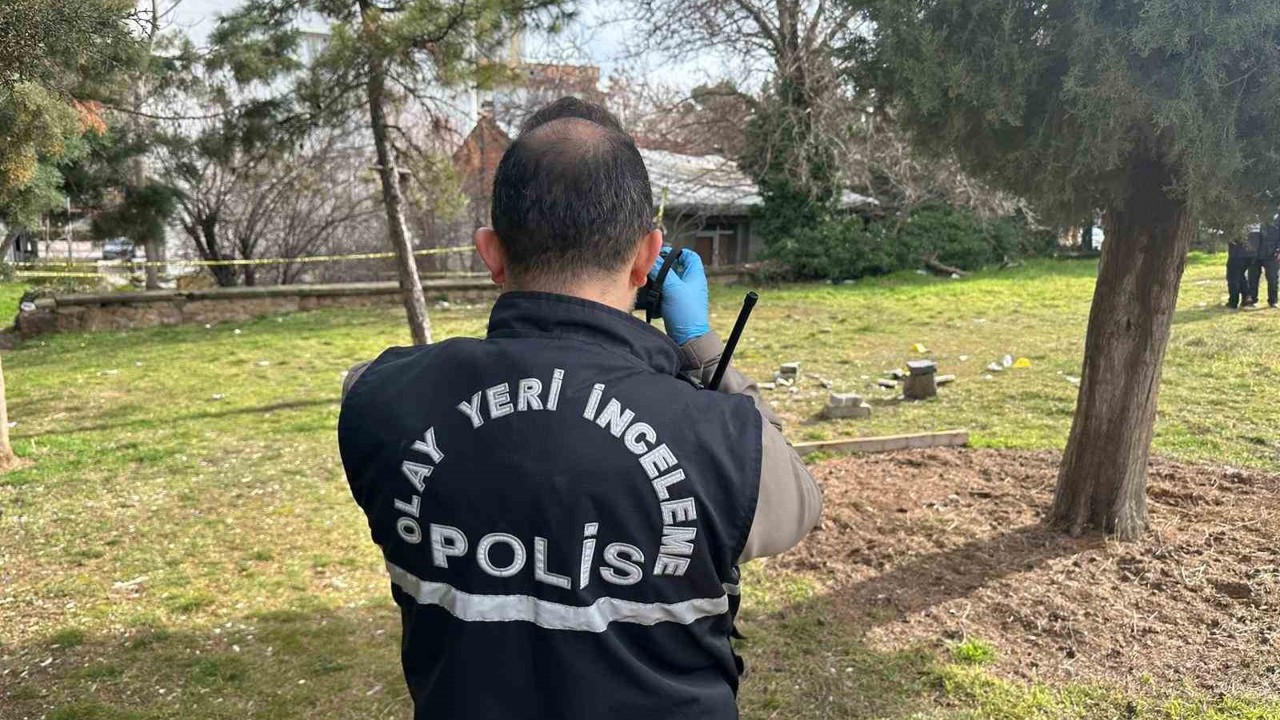Uşak’ta parkta erkek cesedi bulundu

