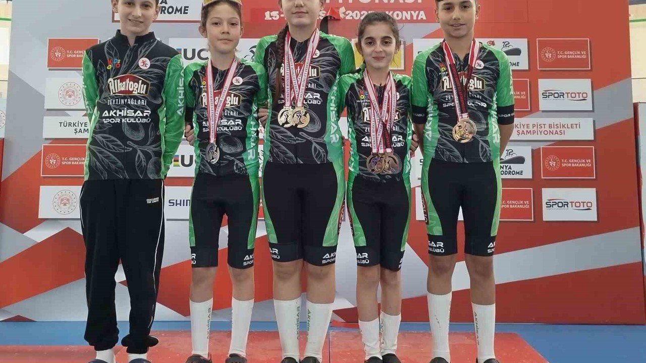 Akhisarlı bisikletçiler Konya Velodromu’nda kürsüye damga vurdu
