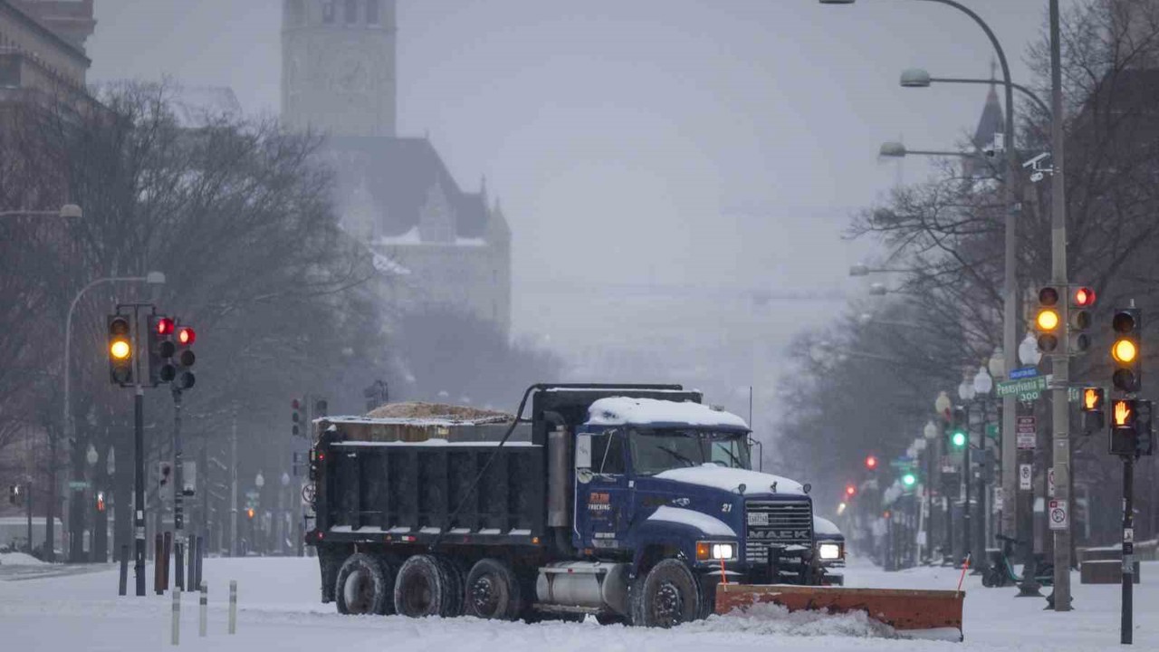 ABD’de kar fırtınasında 800 binden fazla kişi elektriksiz kaldı
