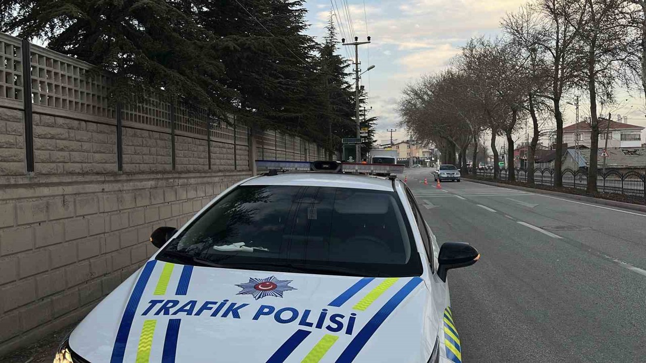 Konya’da motosiklet otobüs durağına çarptı: 1 ölü
