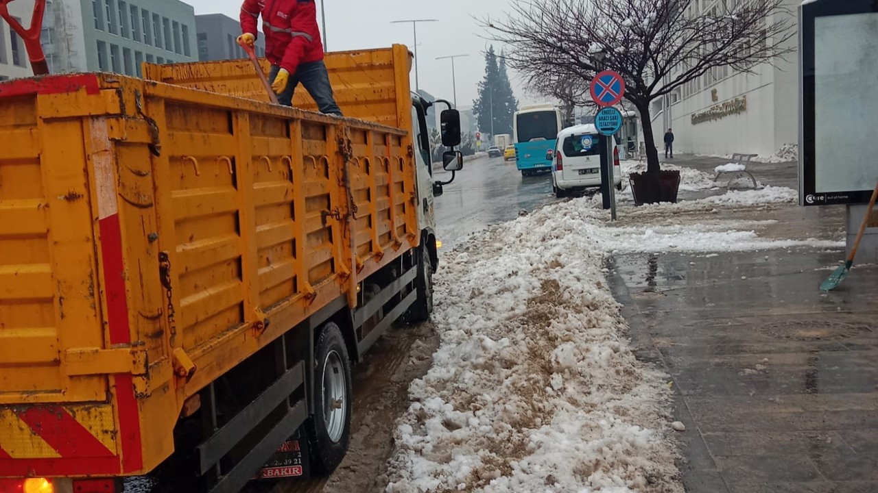 Kahramanmaraş’ta karla mücadele sürüyor
