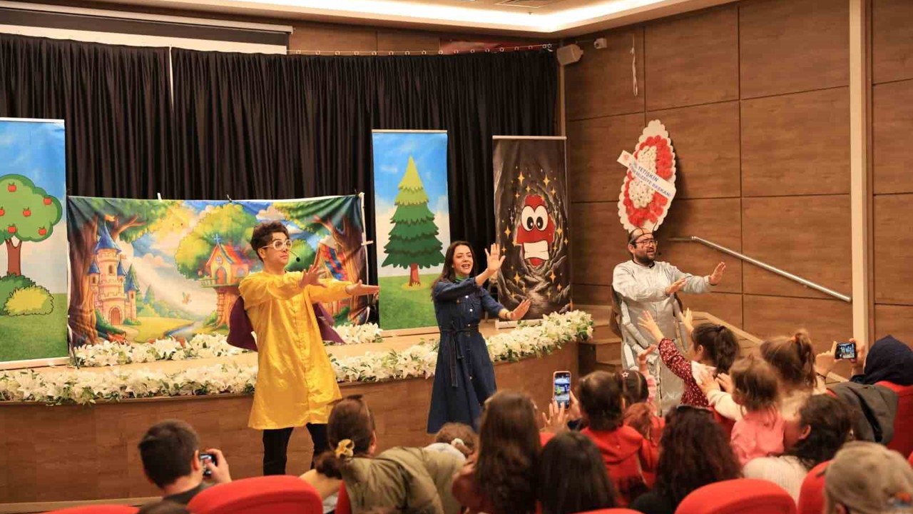 Efeler Belediyesi, çocukları tiyatroyla buluşturdu
