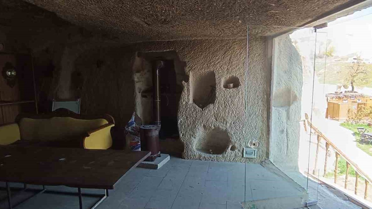 Kaçak restoran kaldırıldı, peribacalarının silüeti ortaya çıktı
