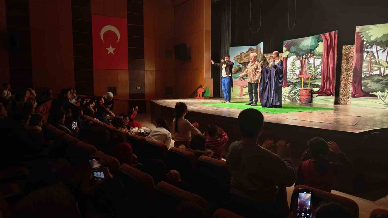 Kahramanmaraş Büyükşehir’den miniklere sanat dolu dakikalar
