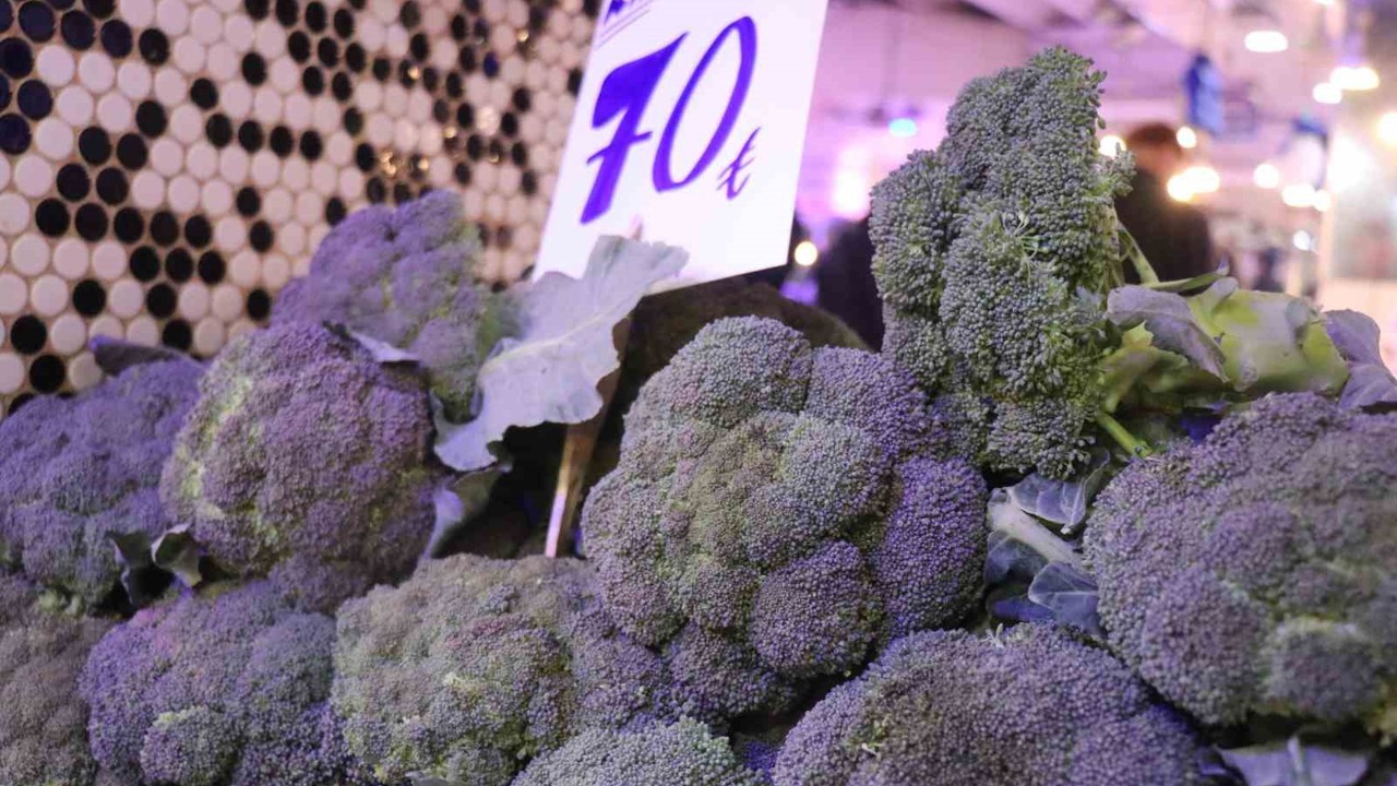 Pazarın gözdesi kış sebzeleri oldu
