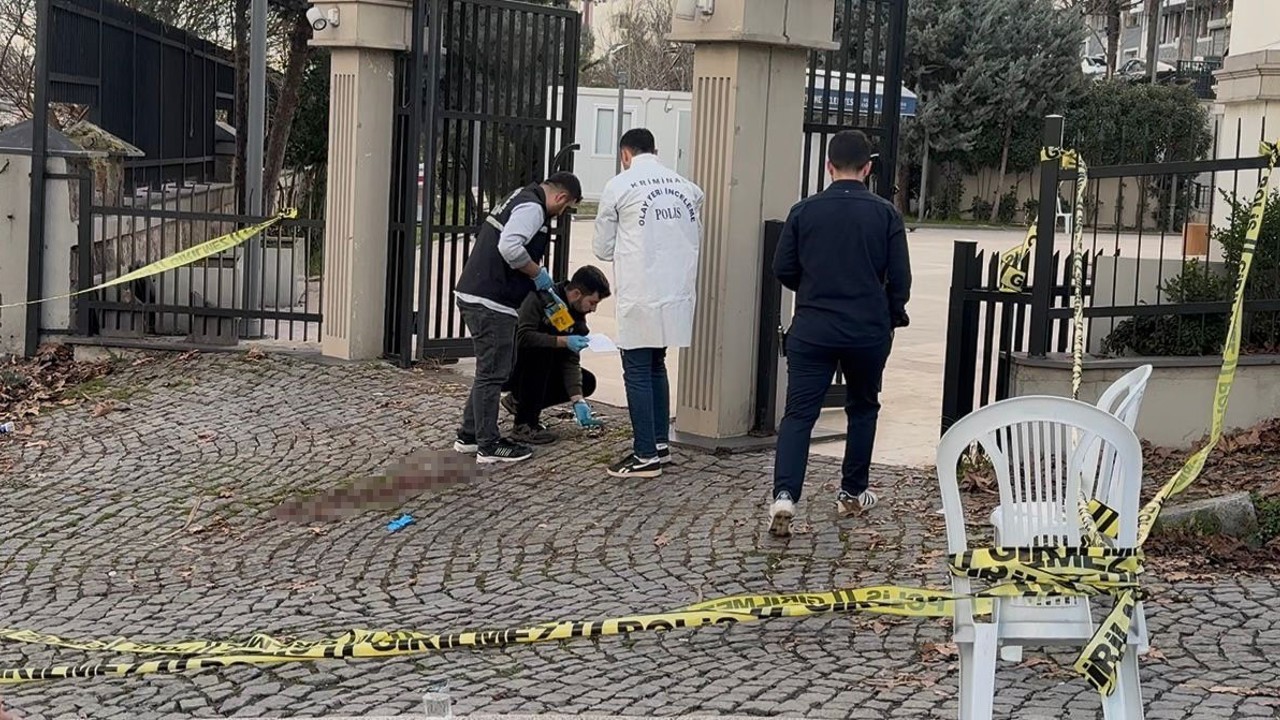 Kağıthane’de ağabey, annesinin cenazesinde kardeşini silahla vurarak öldürdü
