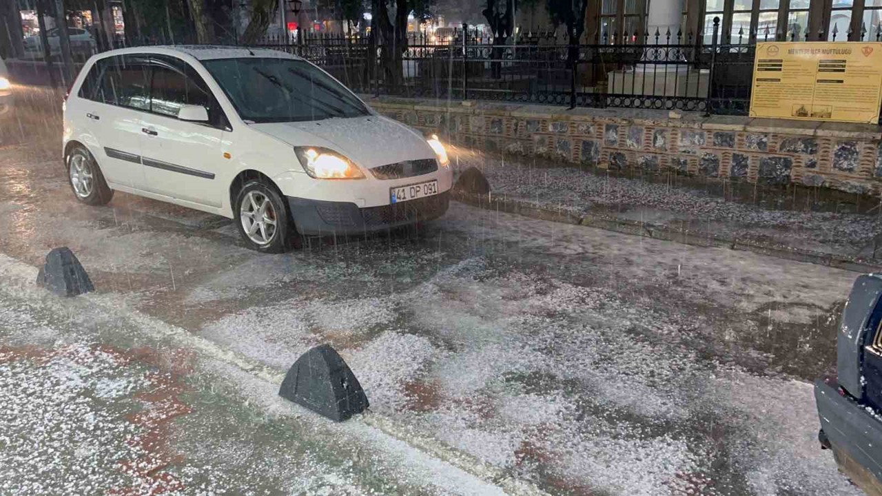 Menteşe’de dolu ve sağanak
