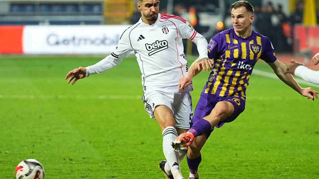 Trendyol Süper Lig: Eyüpspor: 0 - Beşiktaş: 1 (İlk yarı)
