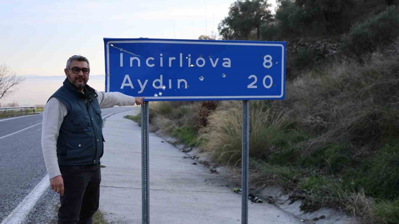 Aydın’da trafik levhaları kurşunların hedefi oldu
