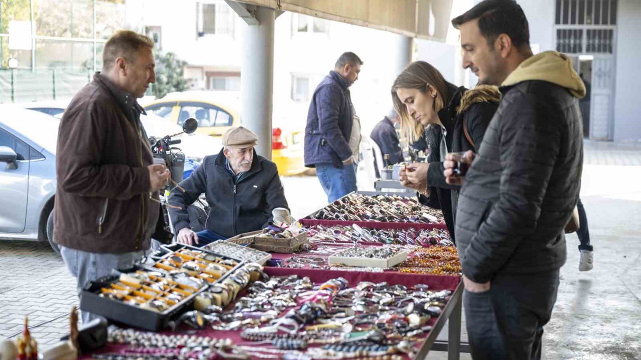 Antika pazarı, Mersin’de nostalji tutkunlarını buluşturuyor
