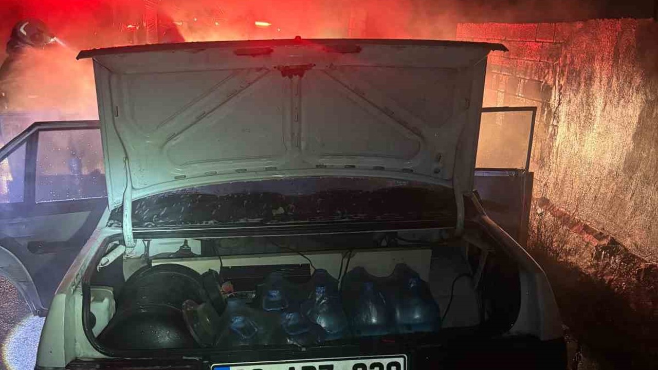 Isparta’da seyir halindeki Fiat Tofaş otomobil alev aldı
