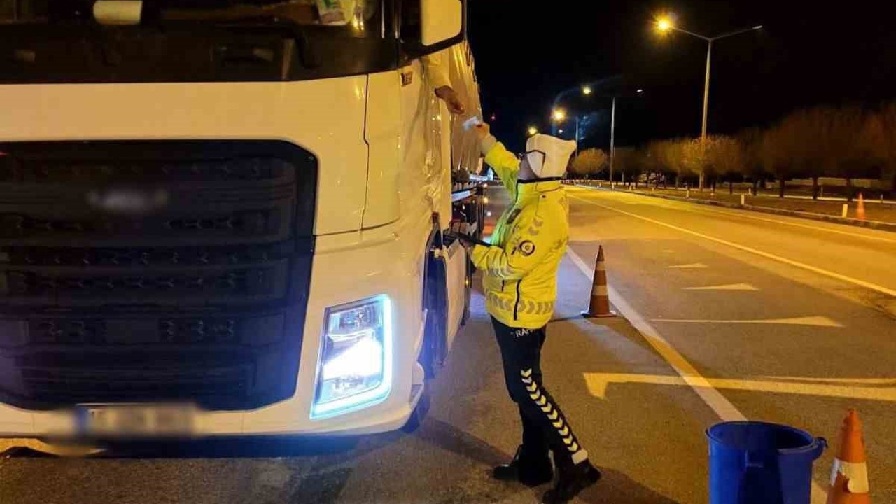 Burdur’da yük taşıyan araçlara yönelik denetim
