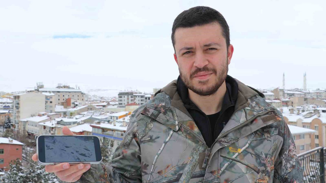 Eksi 20 derecede sürü halinde suya girdiler
