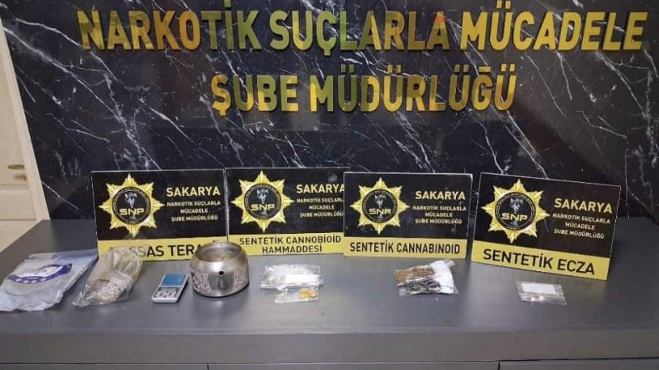 Sakarya’da 15 kilo bonzai üretilebilecek hammadde ele geçirildi
