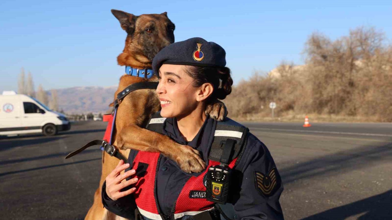 JAKEM’de görev köpekleri zorlu görevlere hazırlanıyor
