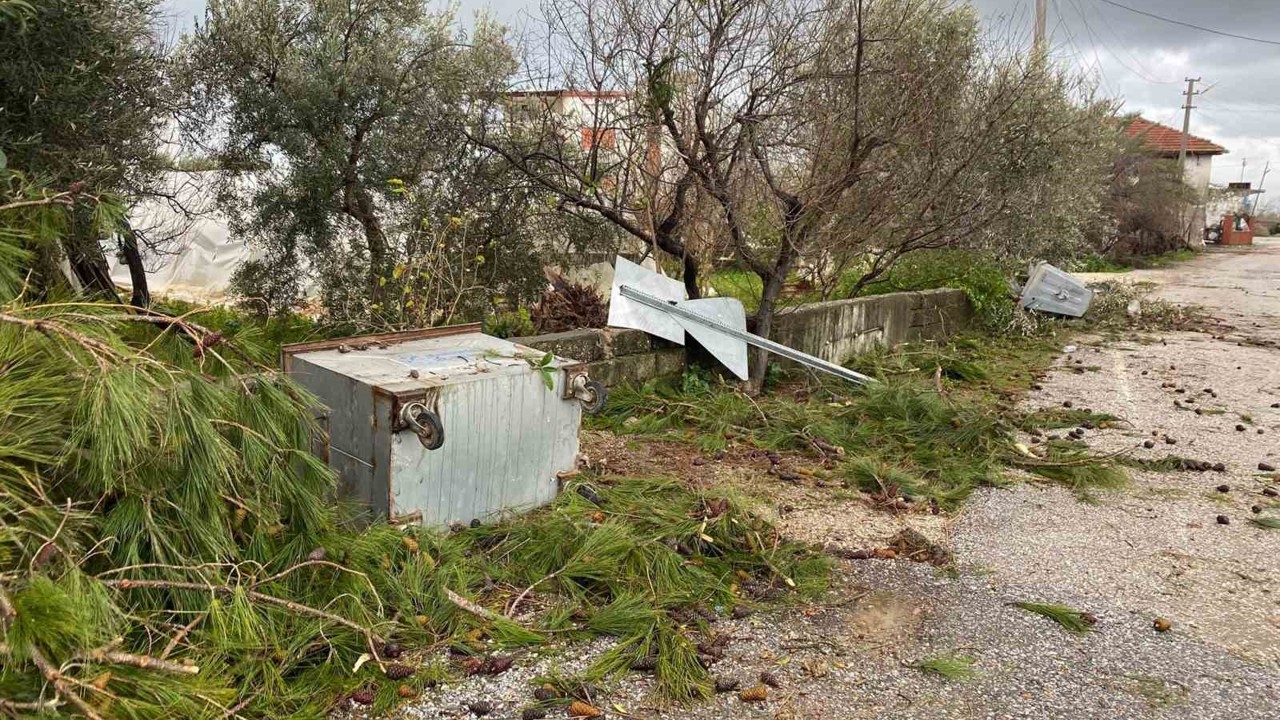 Manavgat’ta hortum üç mahalleyi harabeye çevirdi
