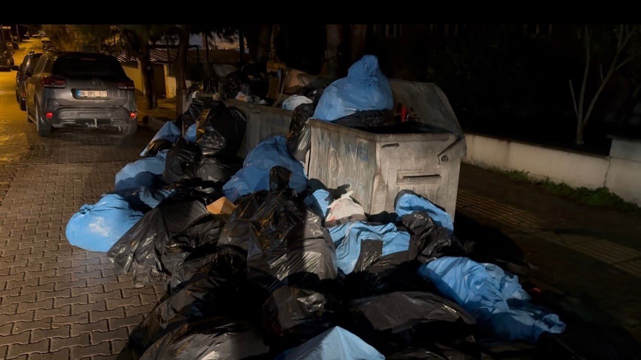 Bandırma’da sağlık kuruluşunun yanında skandal manzara
