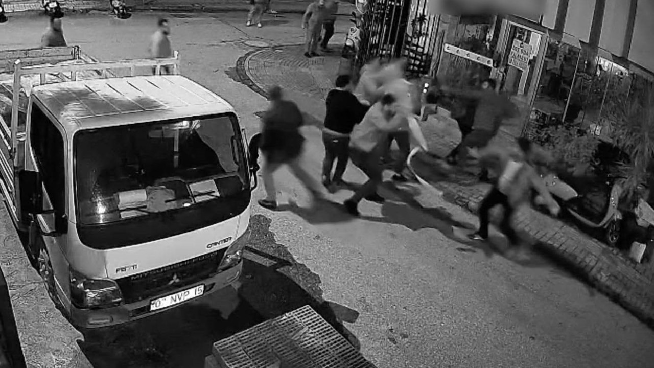 Alacak verecek meselinden birbirlerine girdiler, adliyeye sargılar içinde sevk edildiler
