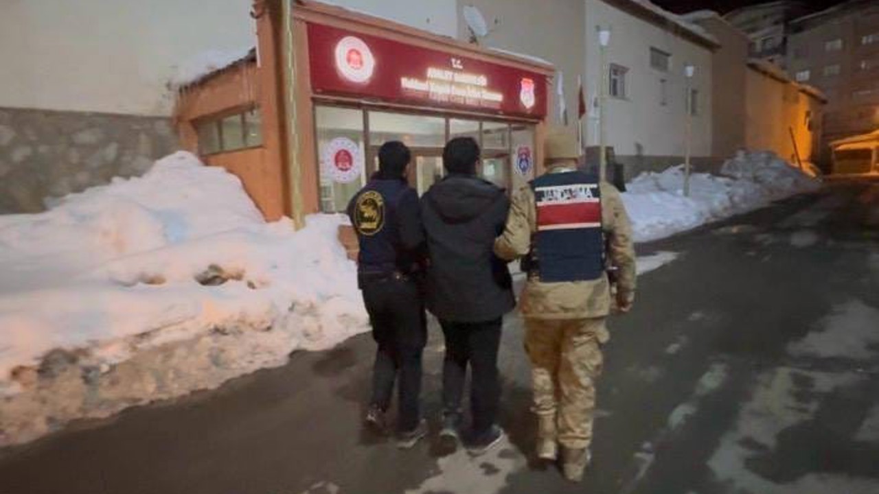 Hakkari’de 22 yıl 4 ay hapis cezası bulunan firarı yakalandı
