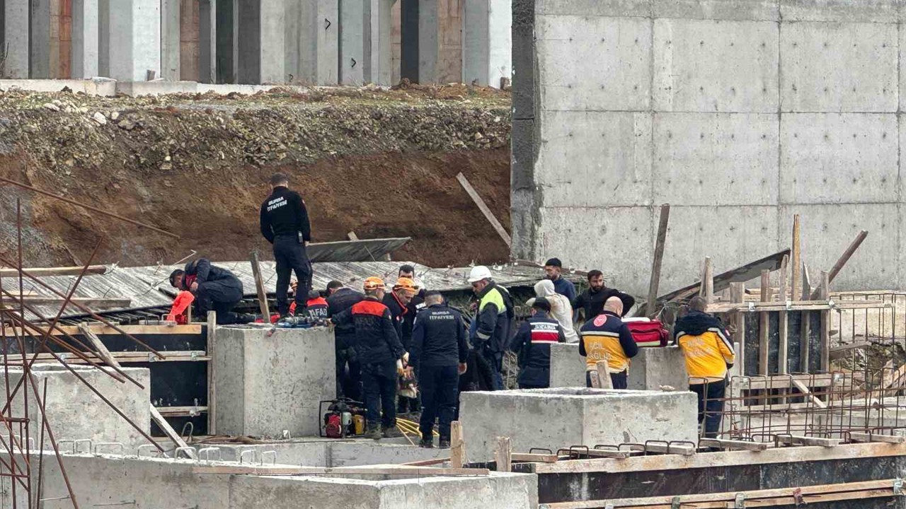 Tonlarca betonun altında kaldılar: 1 işçi öldü, 2’si sağ kurtarıldı
