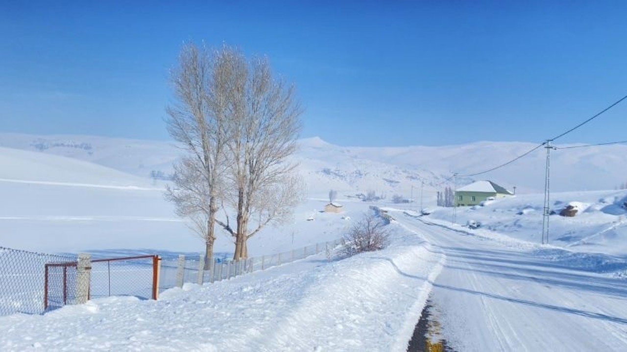 Ağrı’da kar manzarası görsel şölen oluşturdu
