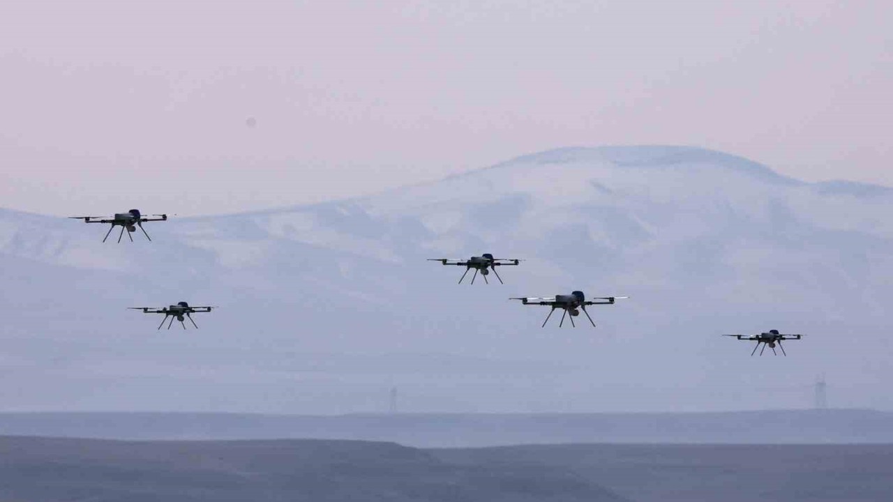 STM’nin sürü İHA’ları, gerçek mühimmatla hedefi vurdu
