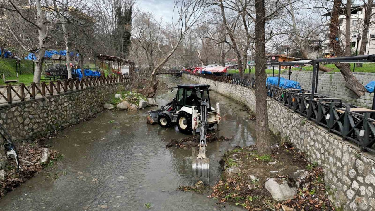 Büyükşehir’den Misi’de dere ve çevre temizliği
