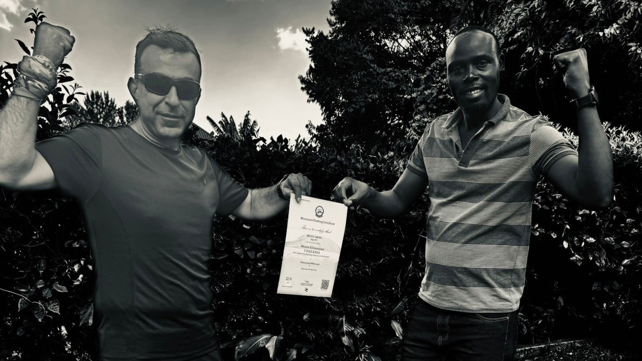 Hakkarili dağcı Kilimanjaro zirvesinde
