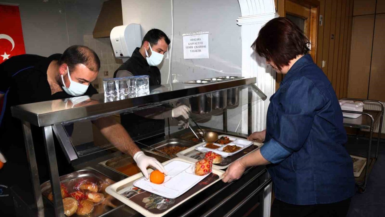 Kocaeli’de tedavi gören misafirlere ücretsiz konaklama ve yemek imkanı
