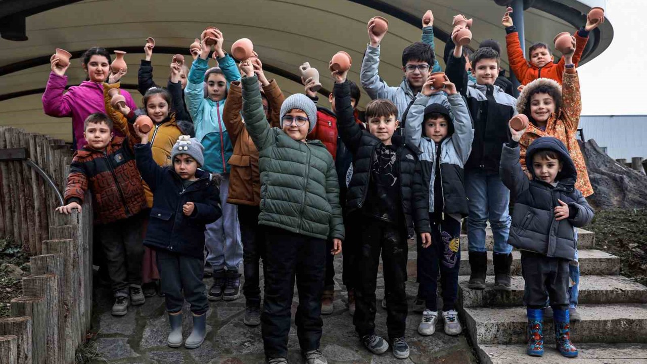 Bursa’da minikler arkeolojiyi eğlenerek öğrendiler
