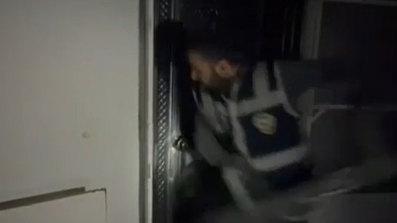 Gaziantep’te evin bodrumundan 4 ruhsatsız silah çıktı
