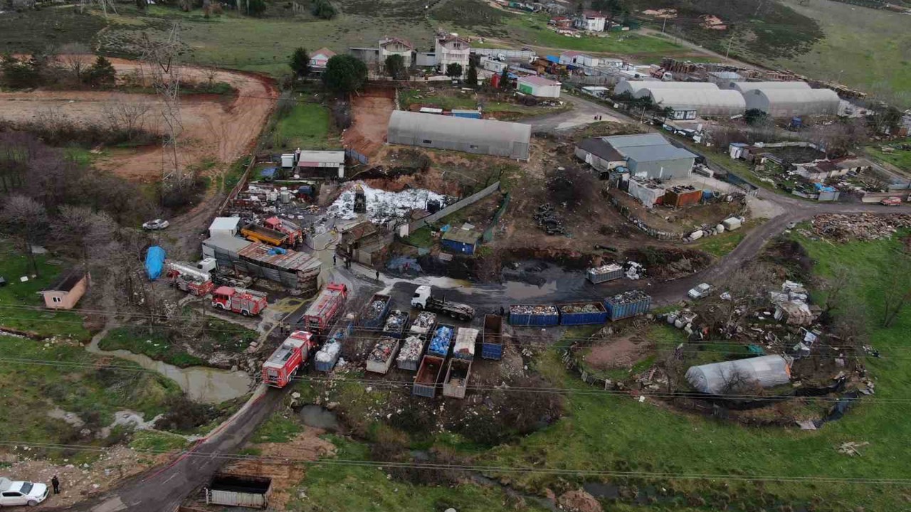 Tuzla’da geri dönüşüm deposunda yangın
