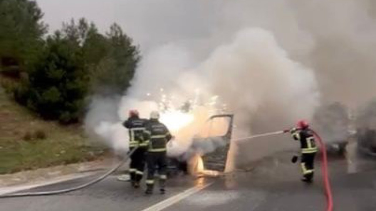 Osmaniye’de tarım işçilerini taşıyan minibüs yandı
