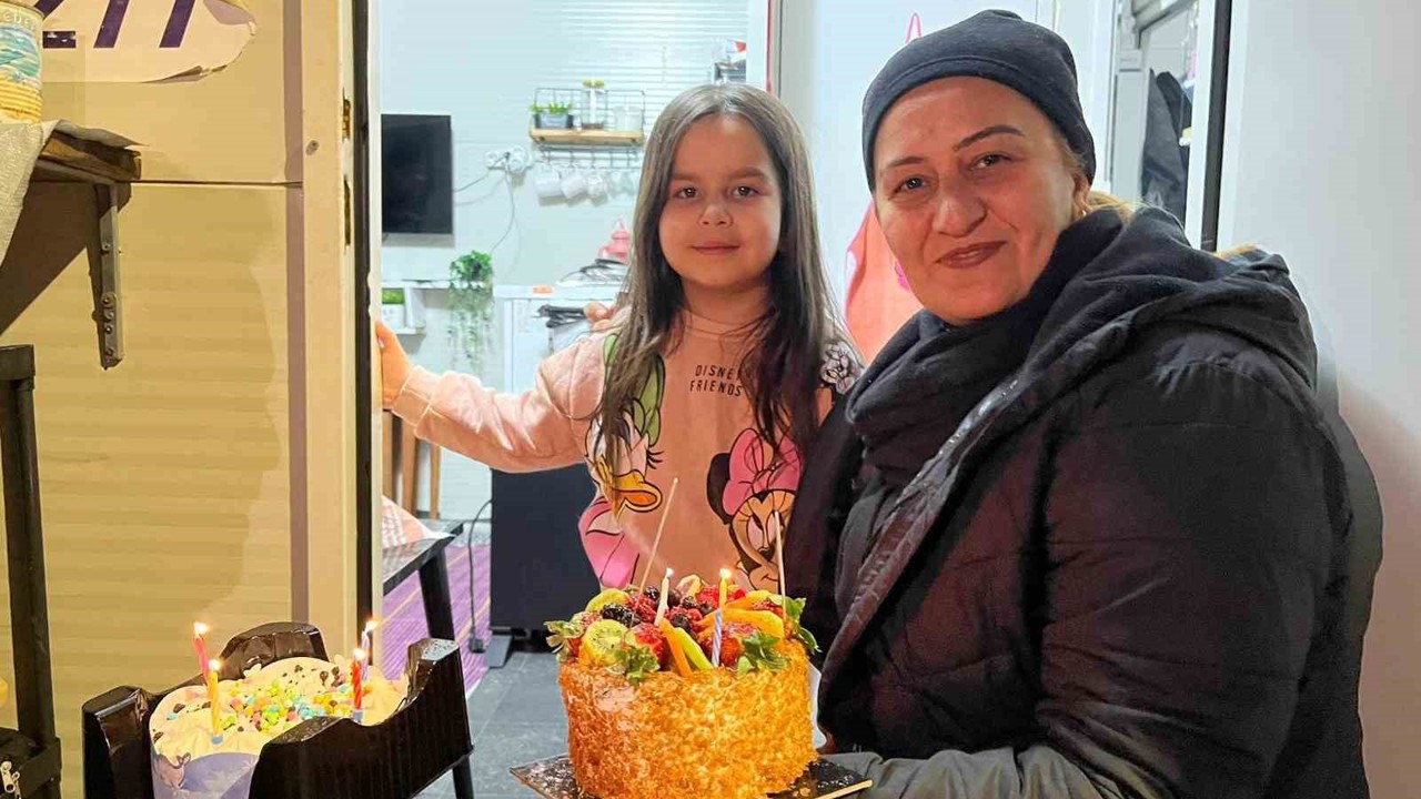 Sürpriz doğum günüyle yüzü gülen Alya’nın dileği yürekleri ısıttı
