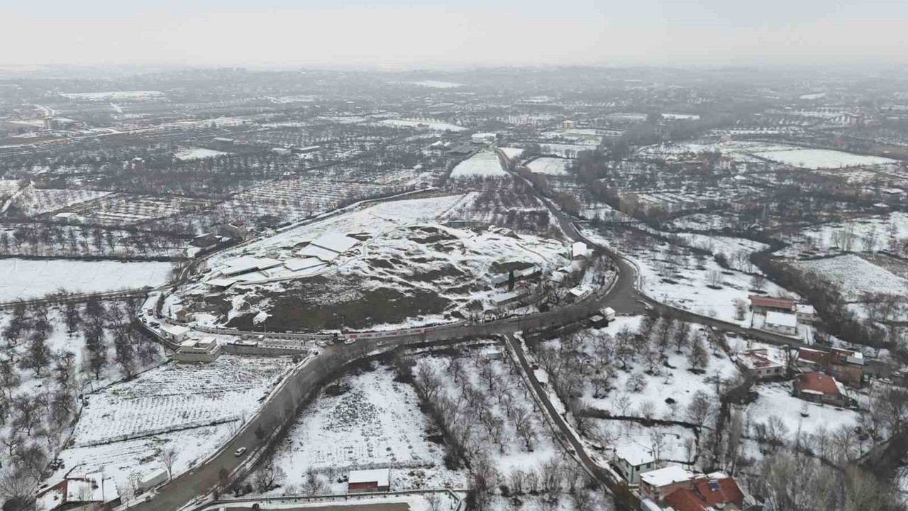 Arslantepe Höyüğü karla kaplı haliyle havadan görüntülendi
