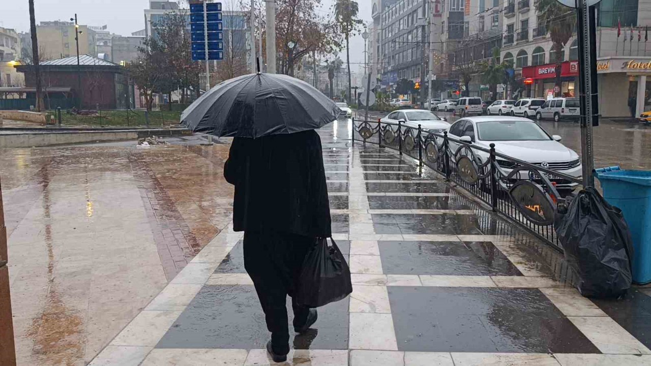 Şanlıurfa’da sağanak yağış etkili oluyor
