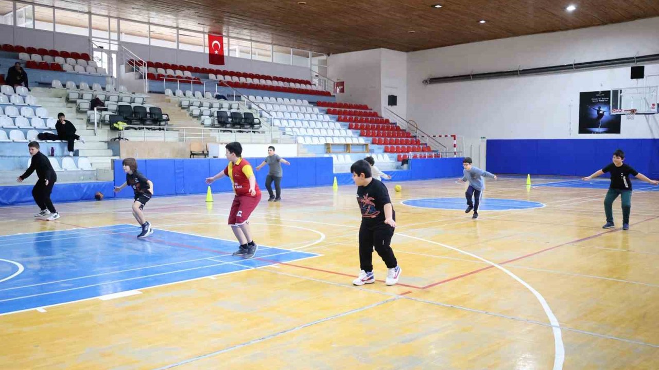 Bilecik’te basketbol spor okulları antrenmanları sürüyor

