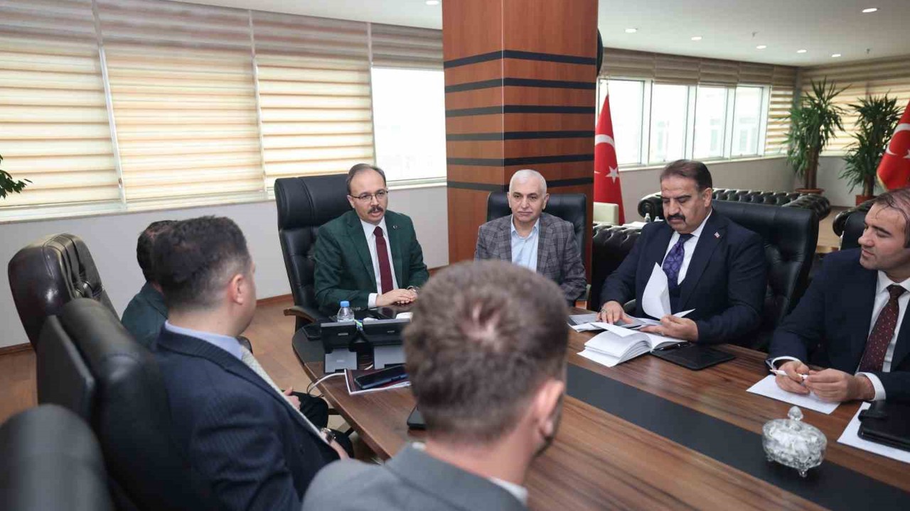 Siirt Kent Meydanı yenileniyor
