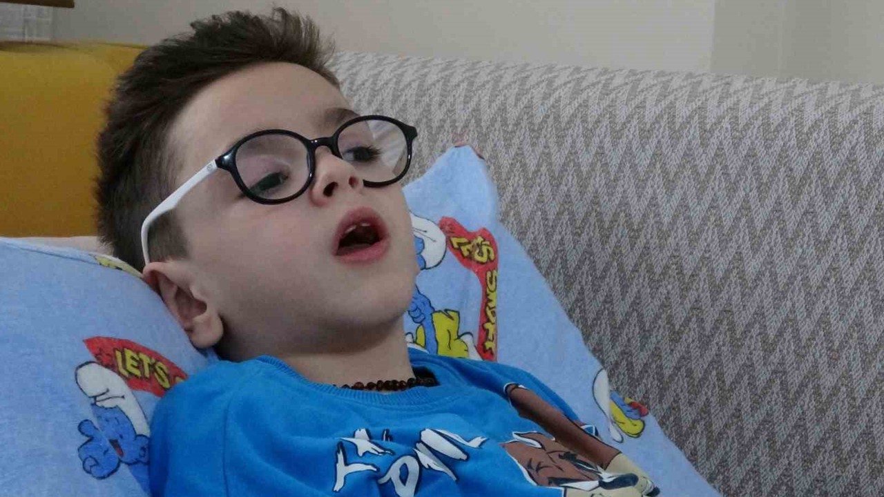 Grip sandılar, Boca virüsü çıktı: 7 yaşındaki Kaan 4 yıldır yatağa mahkum yaşıyor
